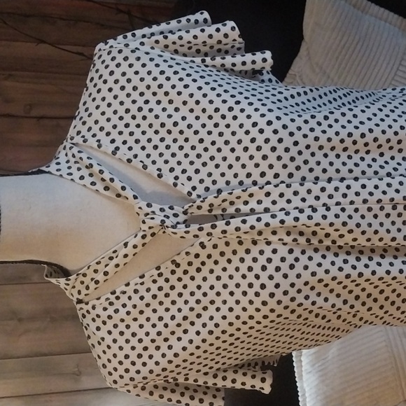 Adrianna Papell Polka dot Tie Flutter Sleeve Top L Short Sleeve White Blouse - Picture 2 of 9